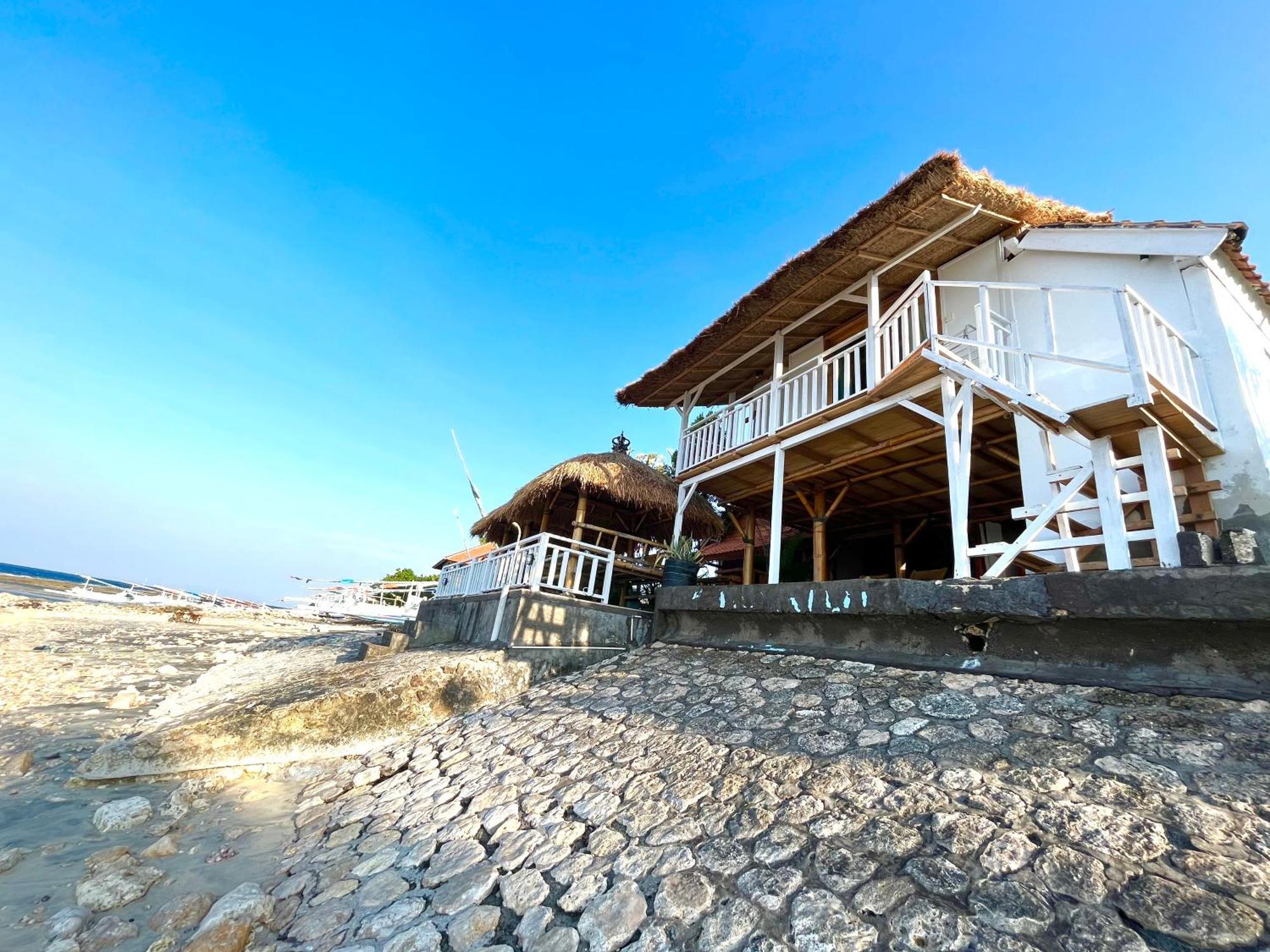 Coastal Inn Batununggul Екстер'єр фото